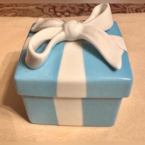 Small Tiffany Blue Trinket Gift Box/Ceramic Bone China Porcelain Jewelry Box 2”
